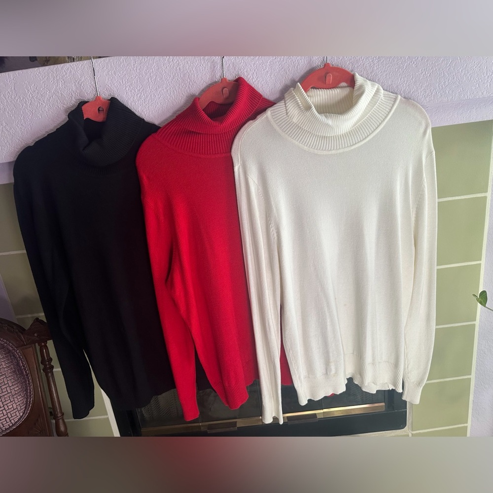 Bundle of 3 JOSEPH A Turtle Neck Tops/Sweaters (XL)🖤❤️🤍